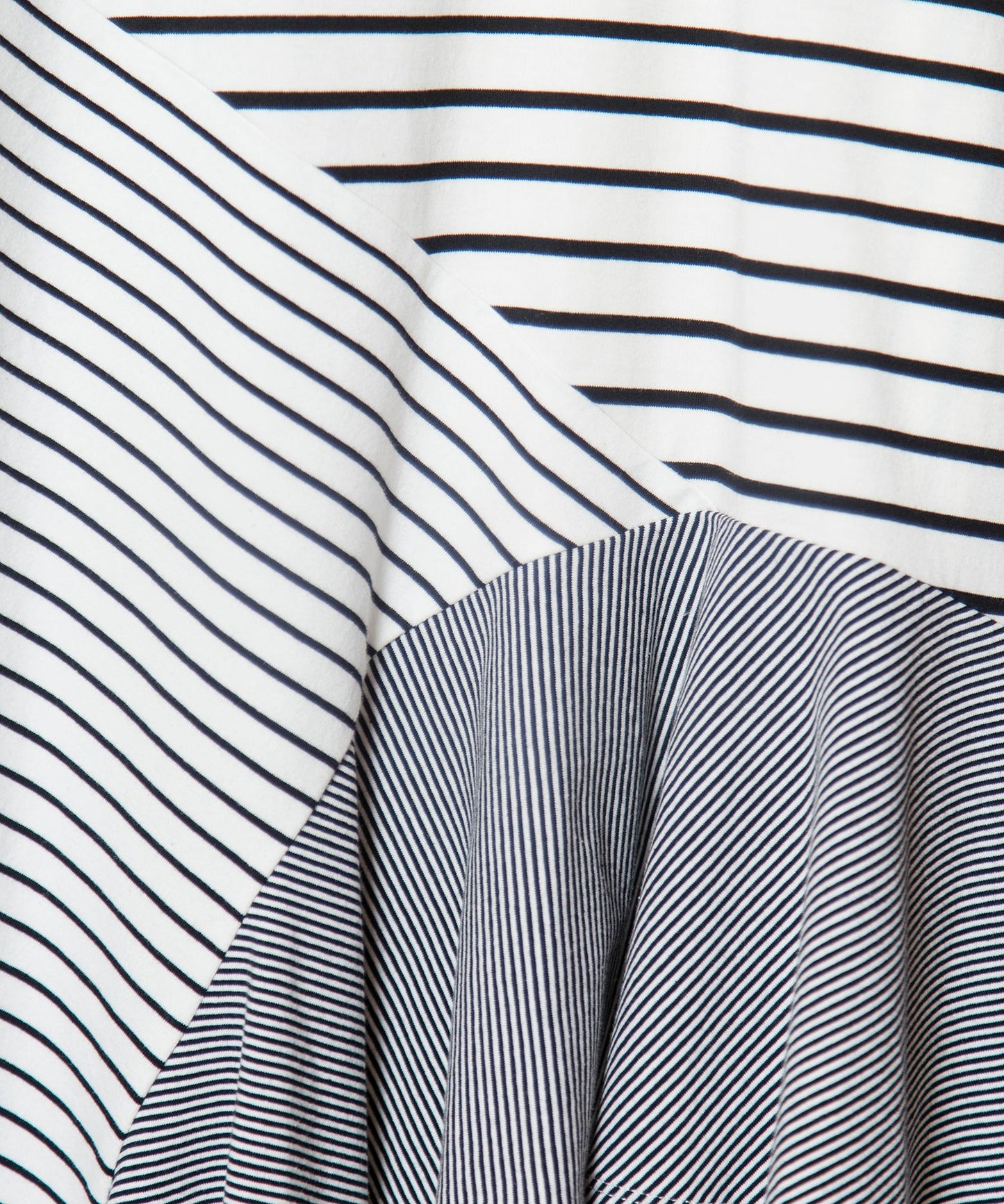 WHITE×BLACK zoom