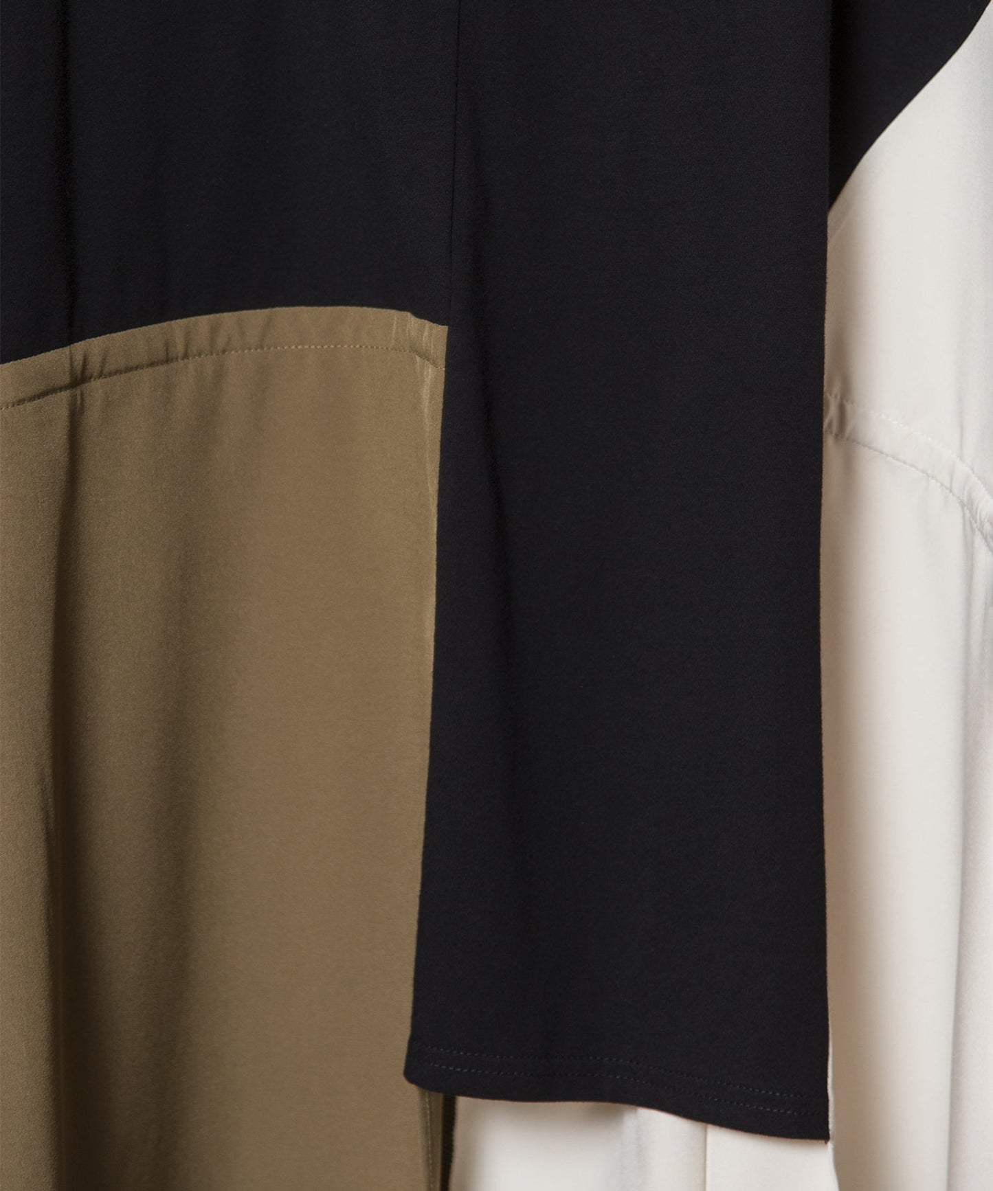 KHAKI zoom