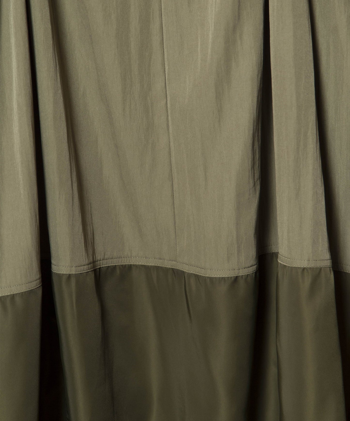 KHAKI zoom