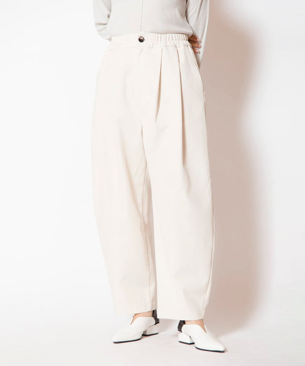 Tucked curve pants