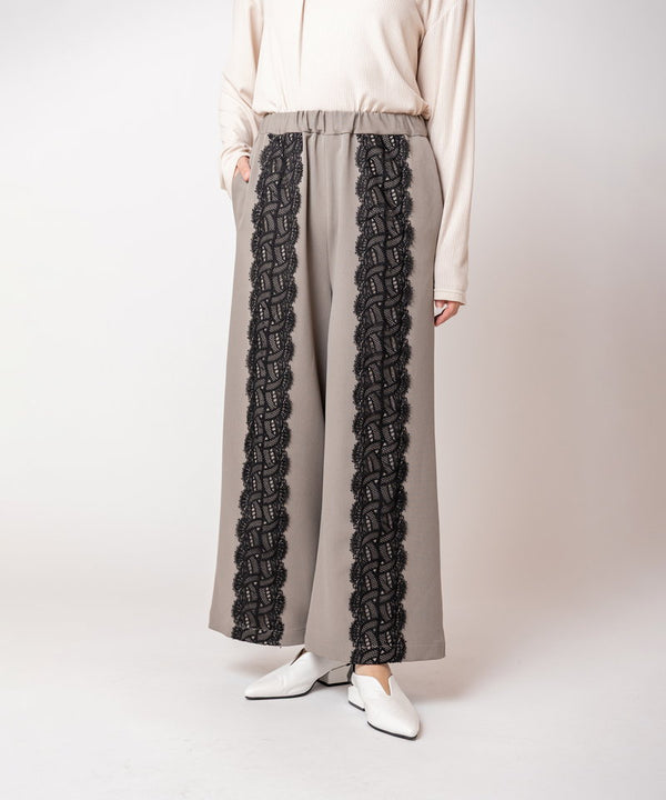Lace line gathered pants