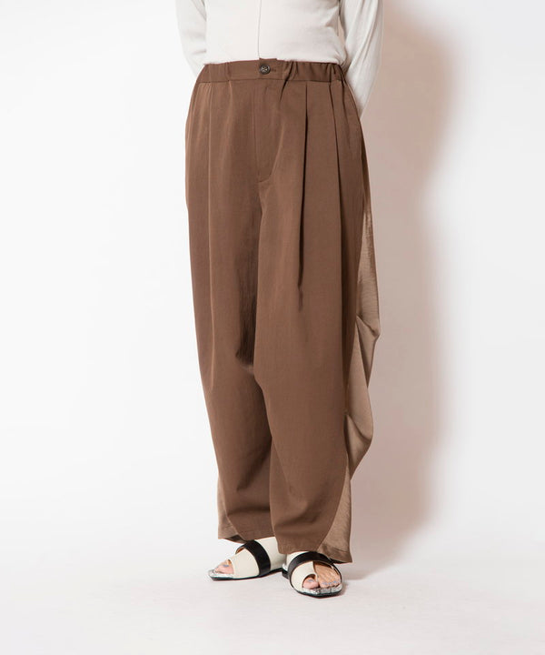 Tucked curve pants