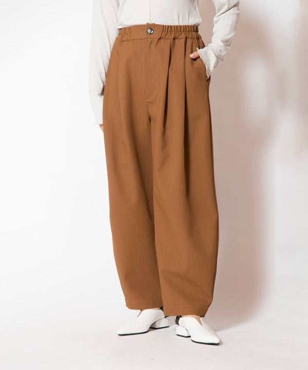 Tucked curve pants