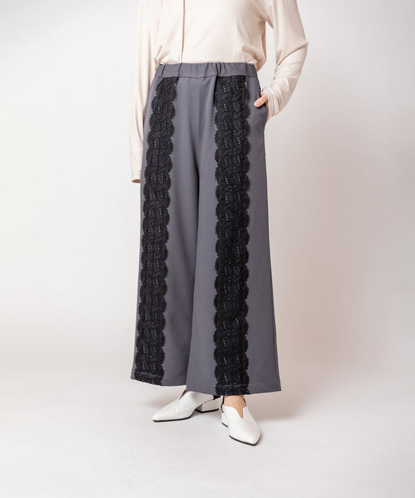 Lace line gathered pants