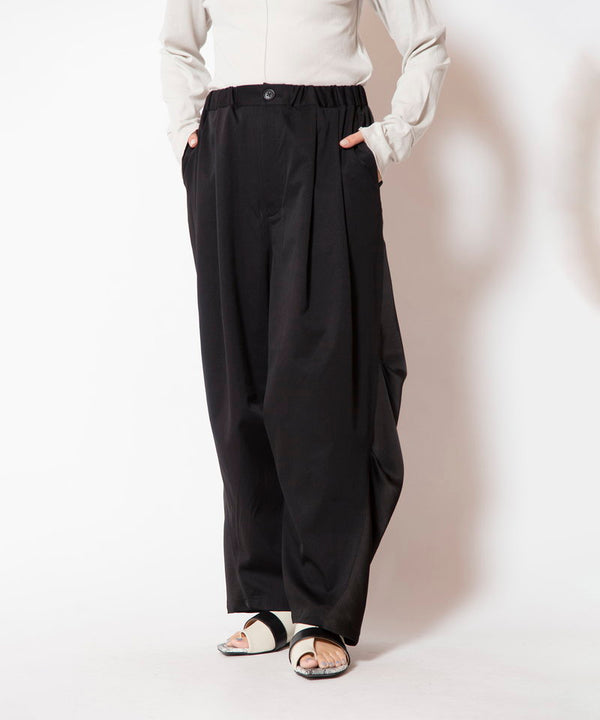 Tucked curve pants