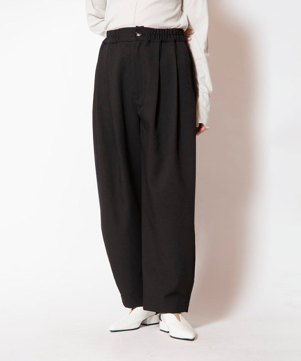 Tucked curve pants