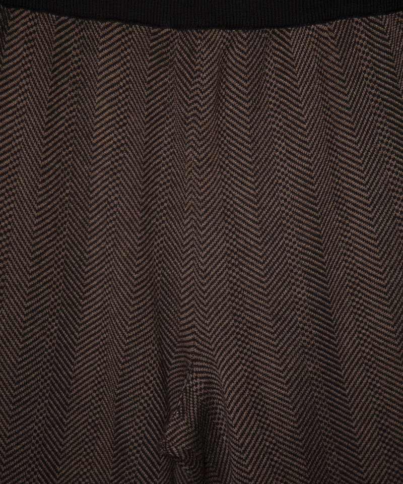 BROWN zoom