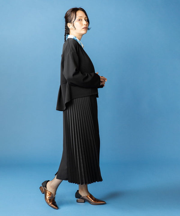 Collarless short jacket