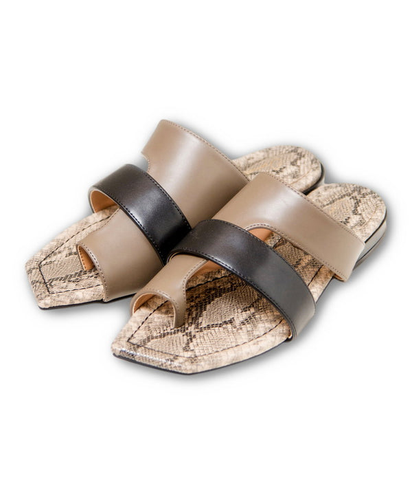 Thong sandals