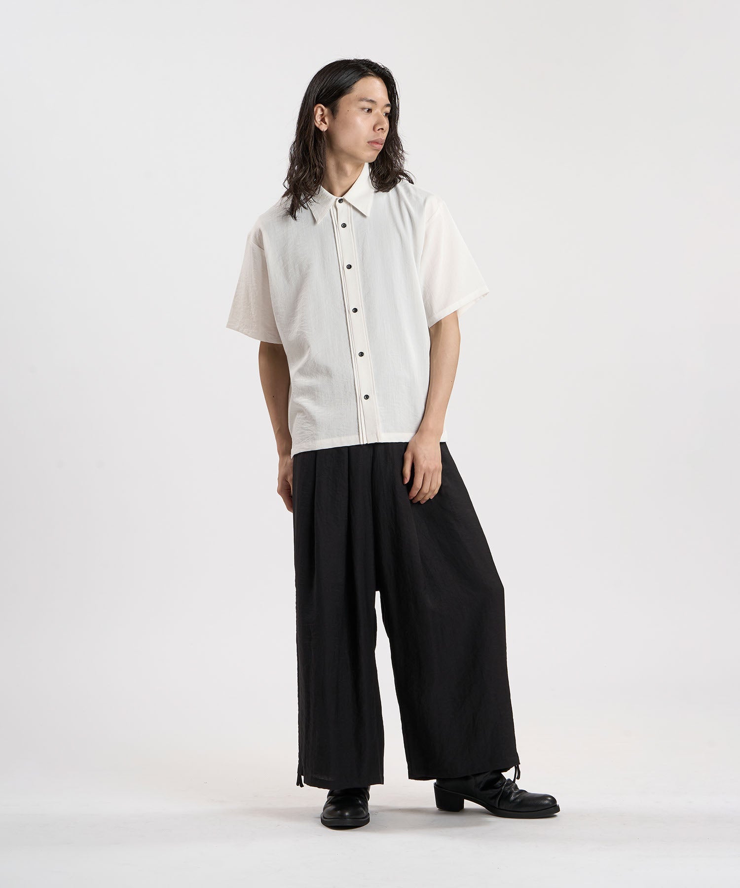 WHITE Model:H180cm