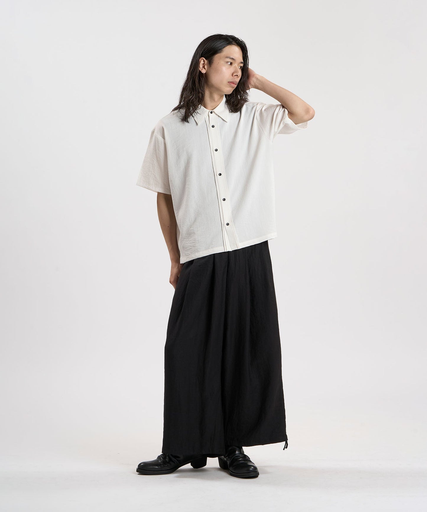 WHITE Model:H180cm