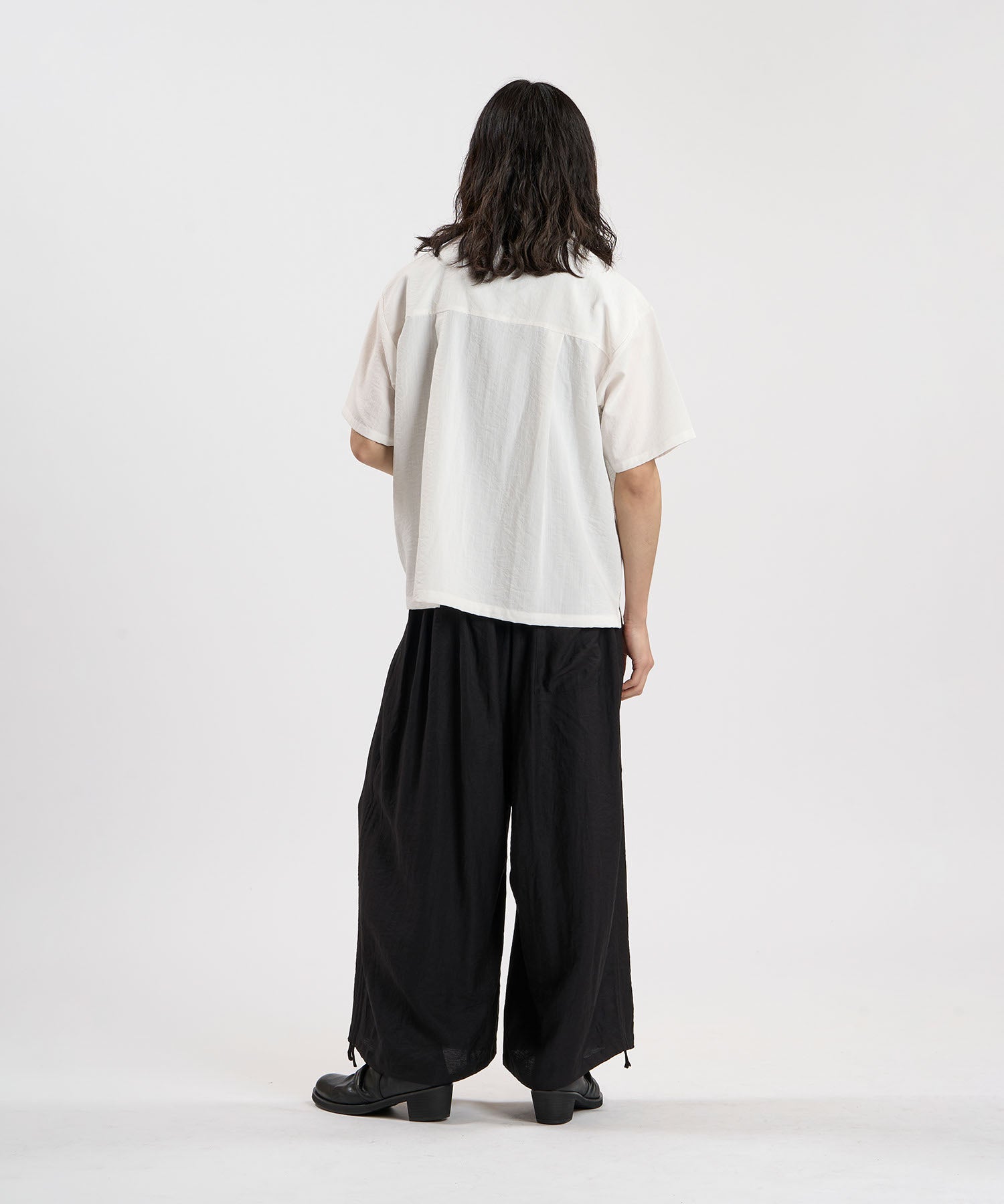 WHITE Model:H180cm