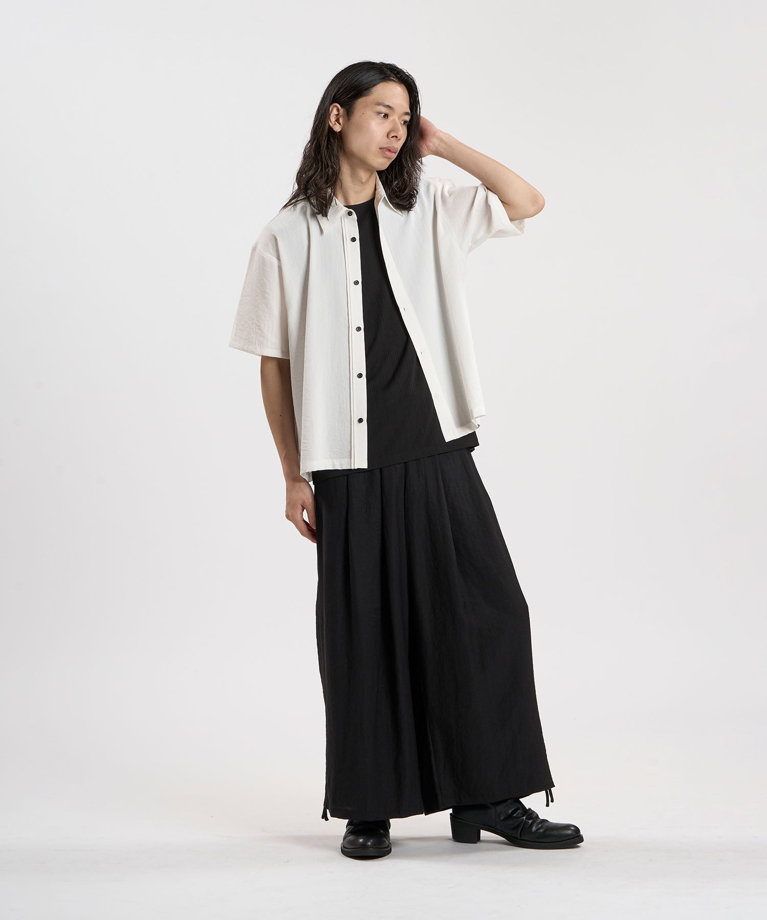 WHITE Model:H180cm
