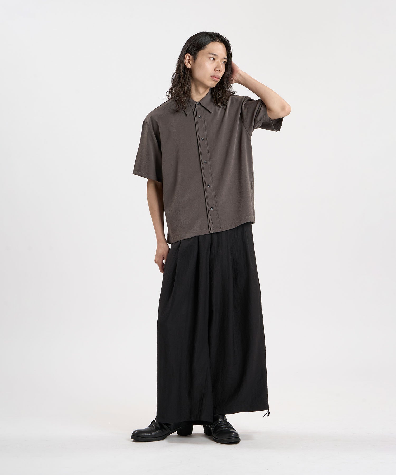 GRAY Model:H180cm