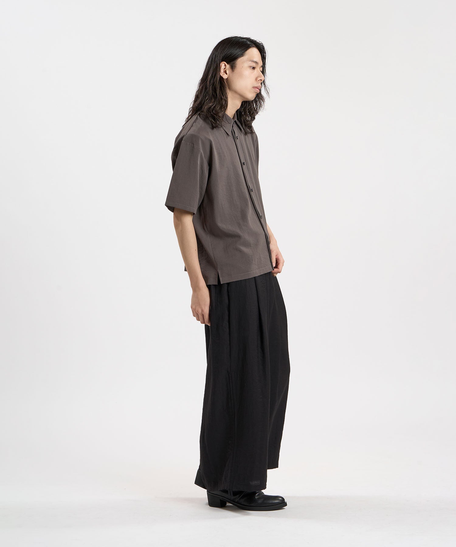 GRAY Model:H180cm