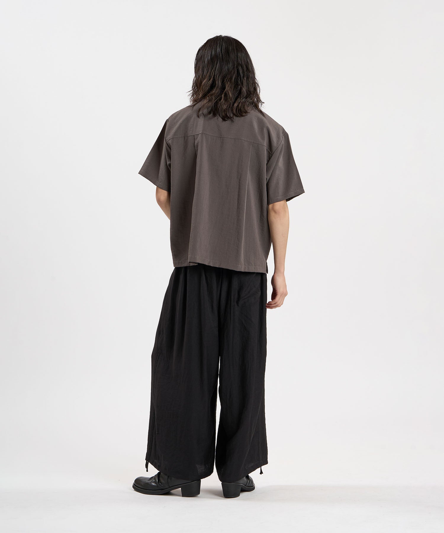 GRAY Model:H180cm
