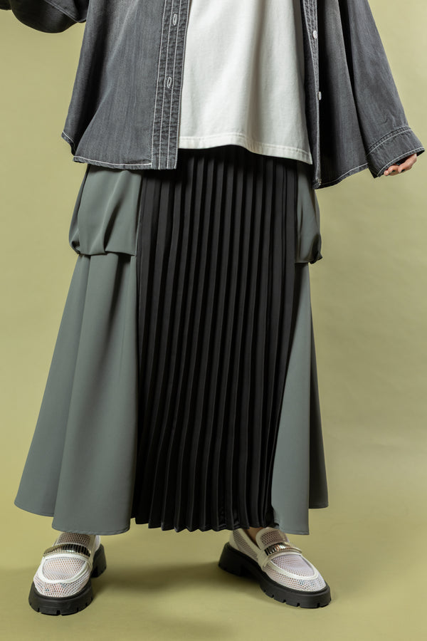 Pleated Transition Side Pocket Skirt