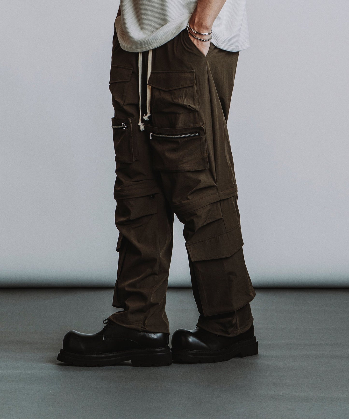 KHAKI Model:H182cm