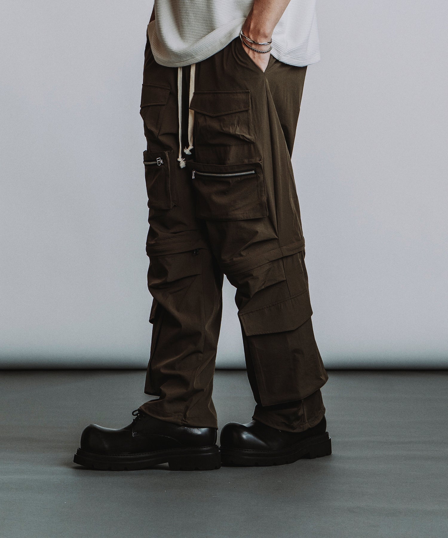 KHAKI Model:H182cm