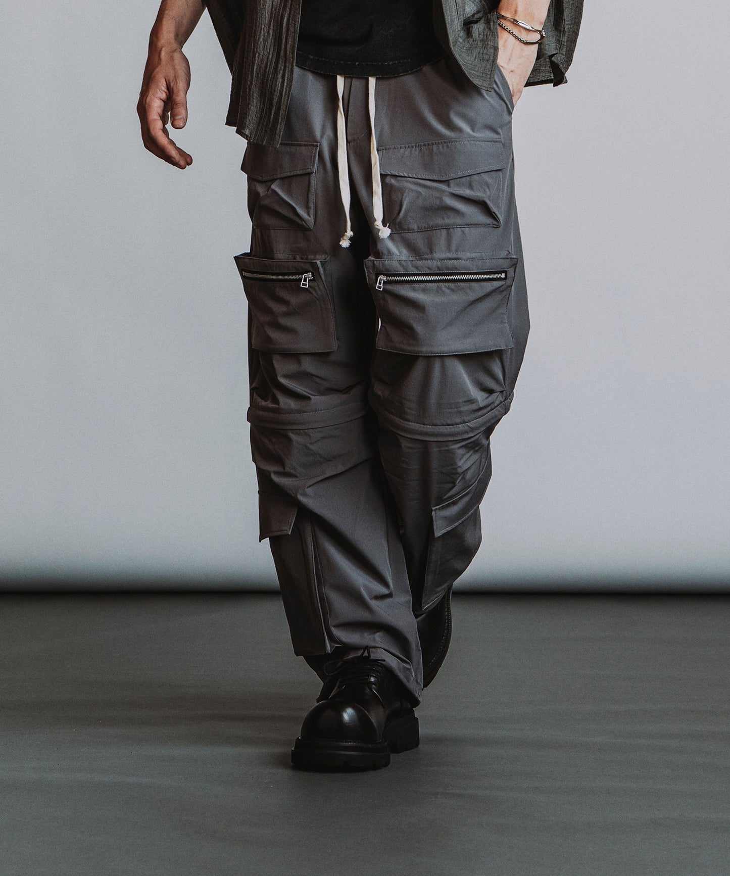 GRAY Model:H182cm