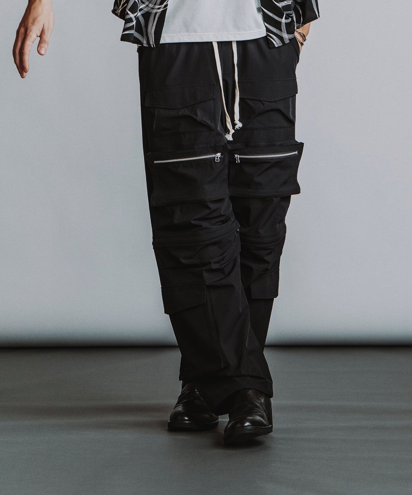 BLACK Model:H182cm