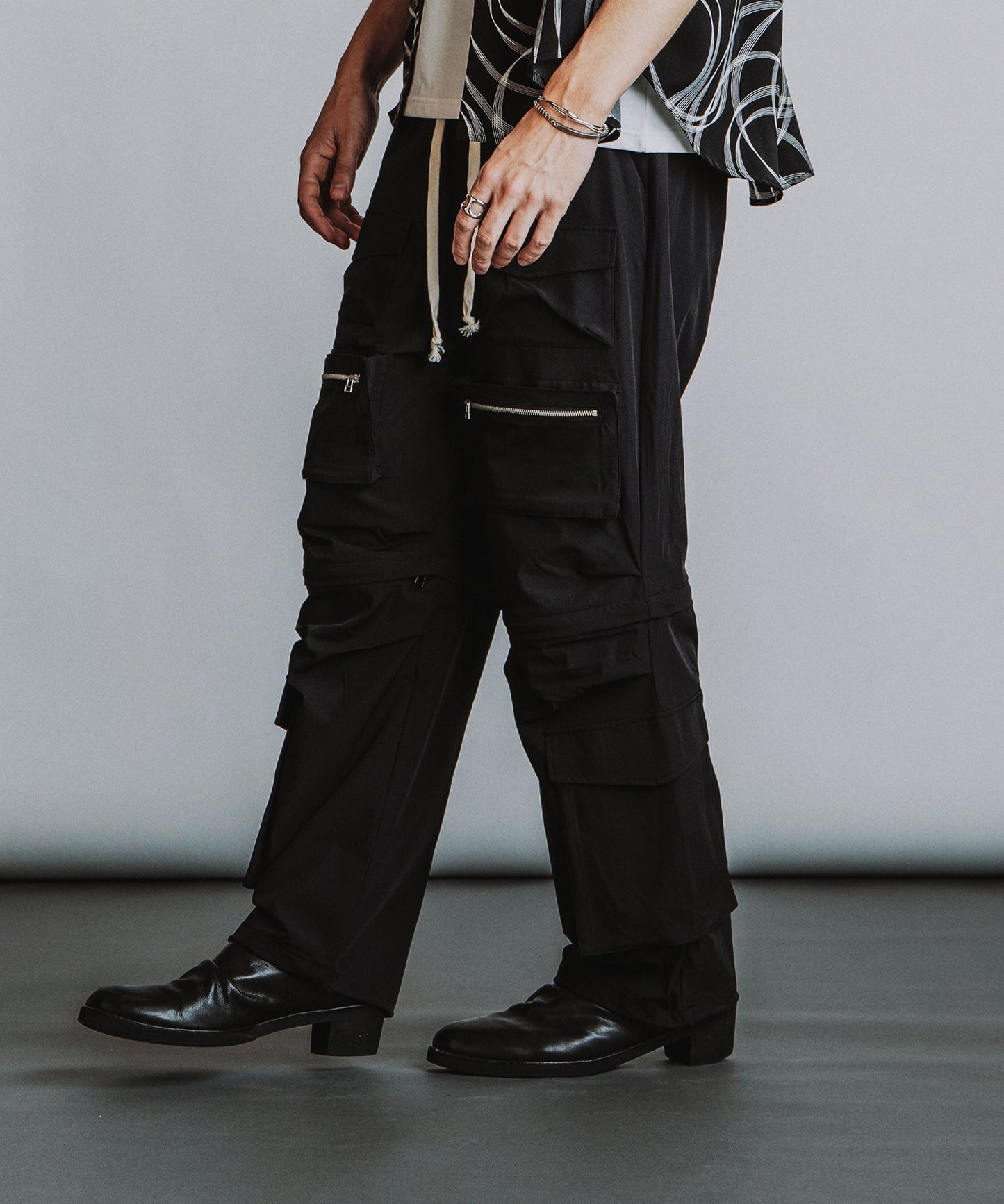 BLACK Model:H182cm