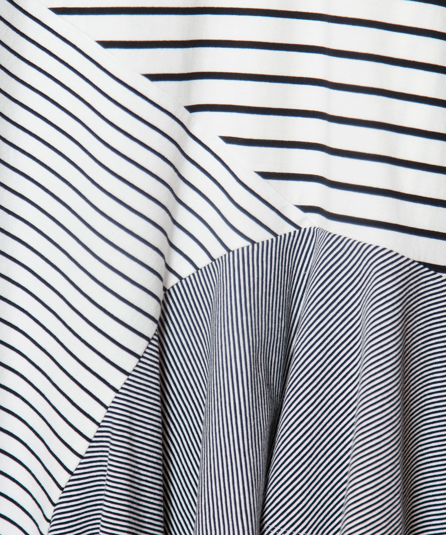 WHITE×BLACK zoom