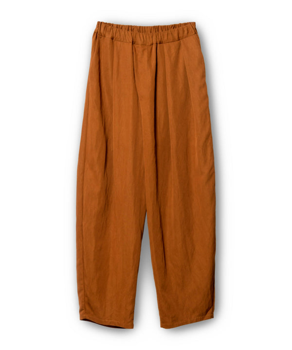 Asymmetrical Tuck Curve Pants