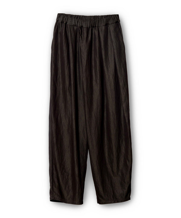 Asymmetrical Tuck Curve Pants