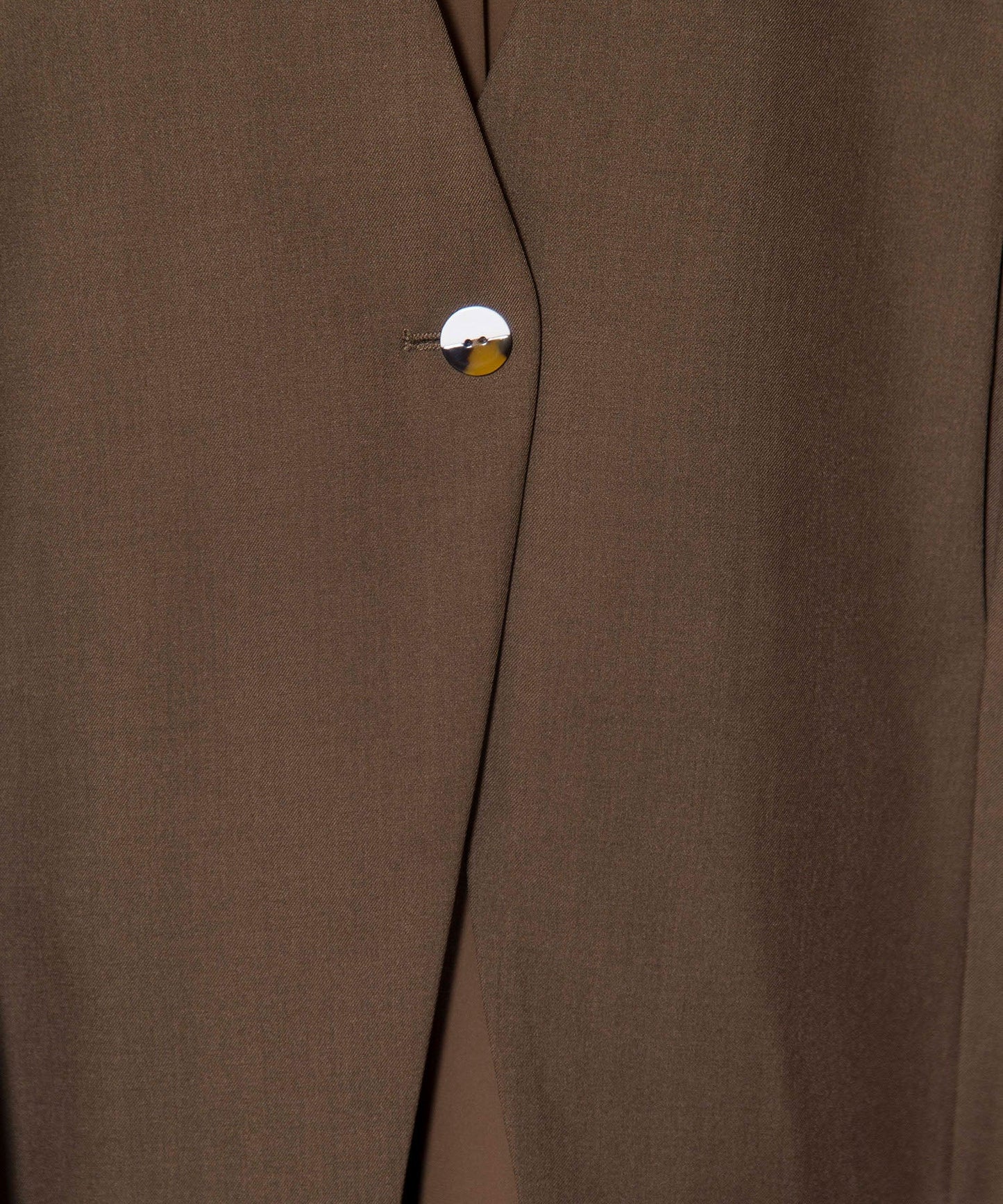 BROWN zoom