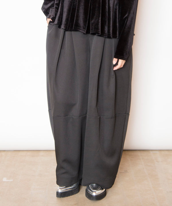 Tuck barrel pants
