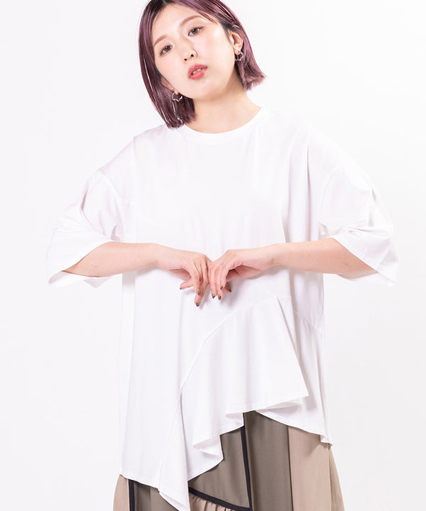 WEBSTORE Exclusive Color Available: Asymmetrical Hem T-Shirt with Contrast Fabric