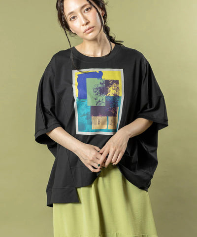 アシンメトリーグラフィックTシャツ